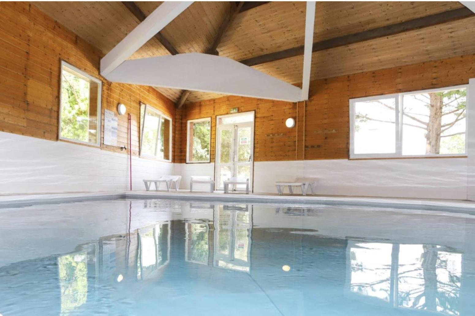 Maisonnette La Coti H5 Avec Piscine Interieure Chauffee, A 400 M De La Plage Et Menage De Fin Sejour Compris Saint-Georges-d'Oleron Dış mekan fotoğraf